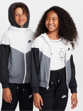 NIKE KIDS’ SPORTSWEAR WINDRUNNER HOODED REPEL JACKET MESCH LINING POCKETS MEDIUM